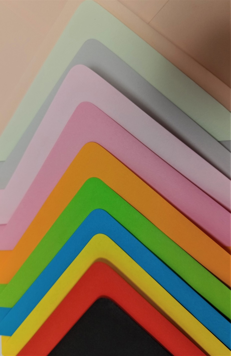 Koperta ozdobna gładka kolorowa C6 11,4x16,2 NK Rainbow R99 czarna 80g Koperta ozdobna gładka kolorowa C6 11,4x16,2 NK Rainbow R99 czarna 80g