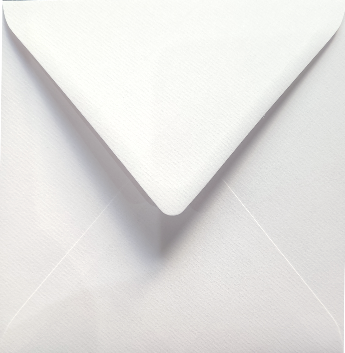 Koperta ozdobna fakturowana żeberkowana kwadratowa K4 15,3x15,3 NK Aster Laid White biała 120g Koperta ozdobna fakturowana żeberkowana kwadratowa K4 15,3x15,3 NK Aster Laid White biała 120g