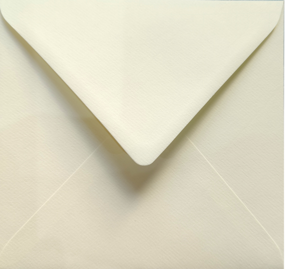 Koperta ozdobna fakturowana żeberkowana kwadratowa K4 15,3x15,3 NK Aster Laid Ivory ecru 120g Koperta ozdobna fakturowana żeberkowana kwadratowa K4 15,3x15,3 NK Aster Laid Ivory ecru 120g