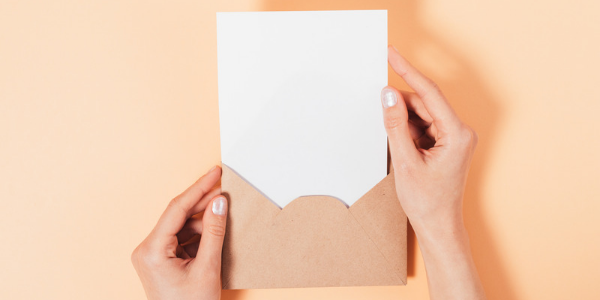 Papier do korespondencji – jak wybrać odpowiedni papier do pisania listów?